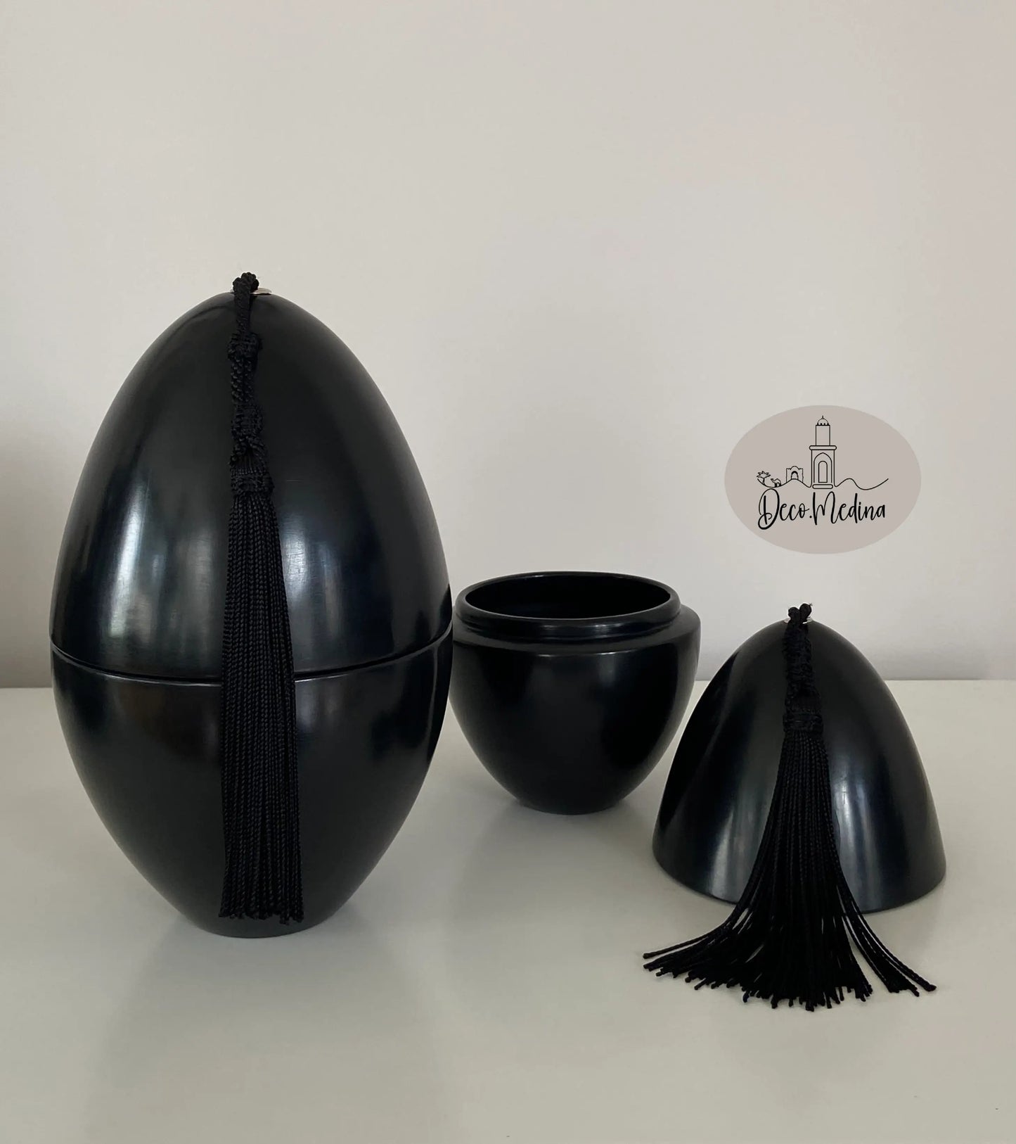 œufs décoratifs noirs