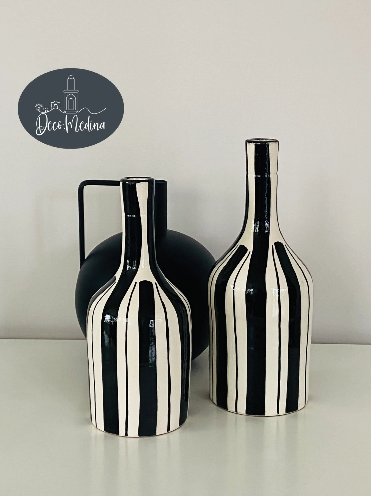 Vases en céramique à rayures
