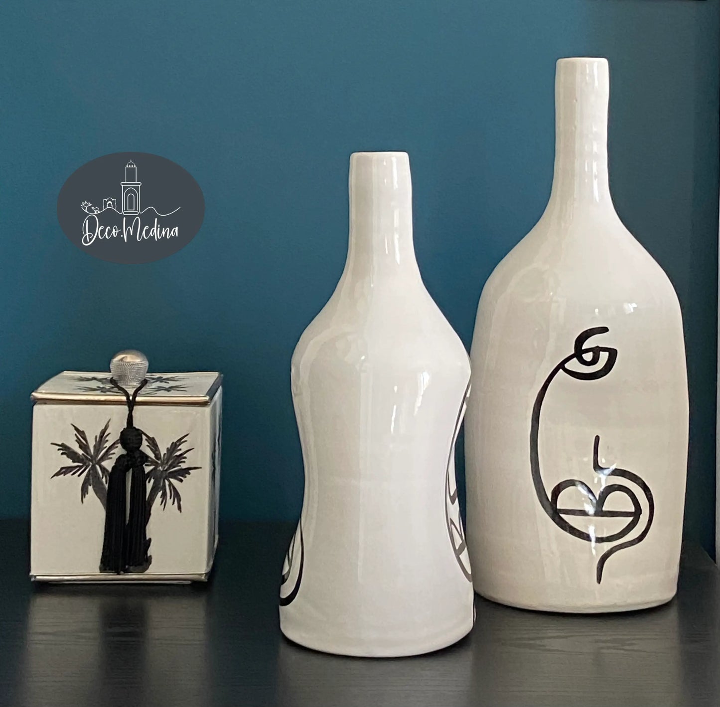 Vases motif visage