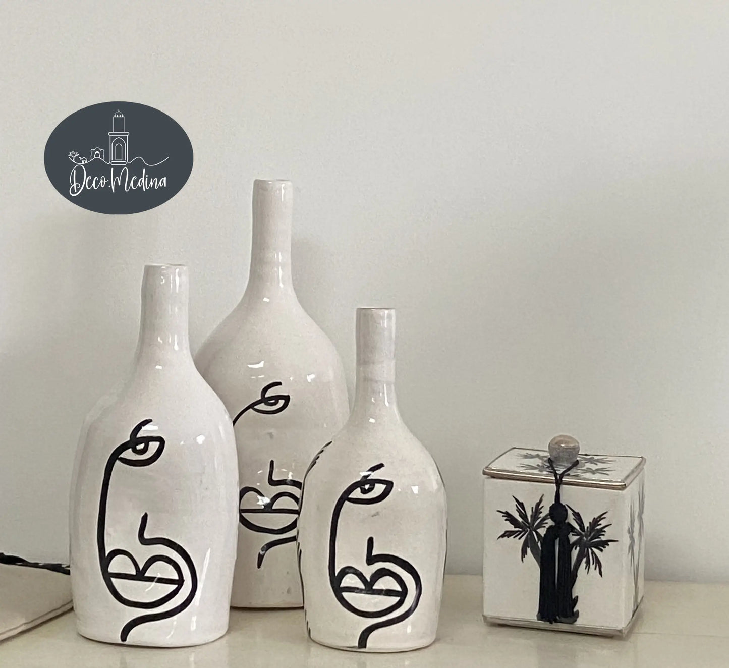 Trio de vases motif visage