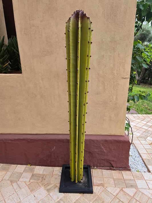 Cactus cierge en métal