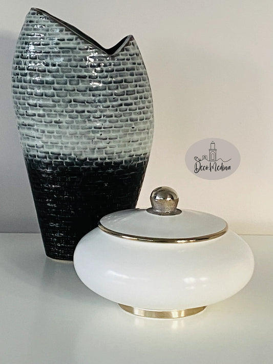 Poterie artisanale blanche