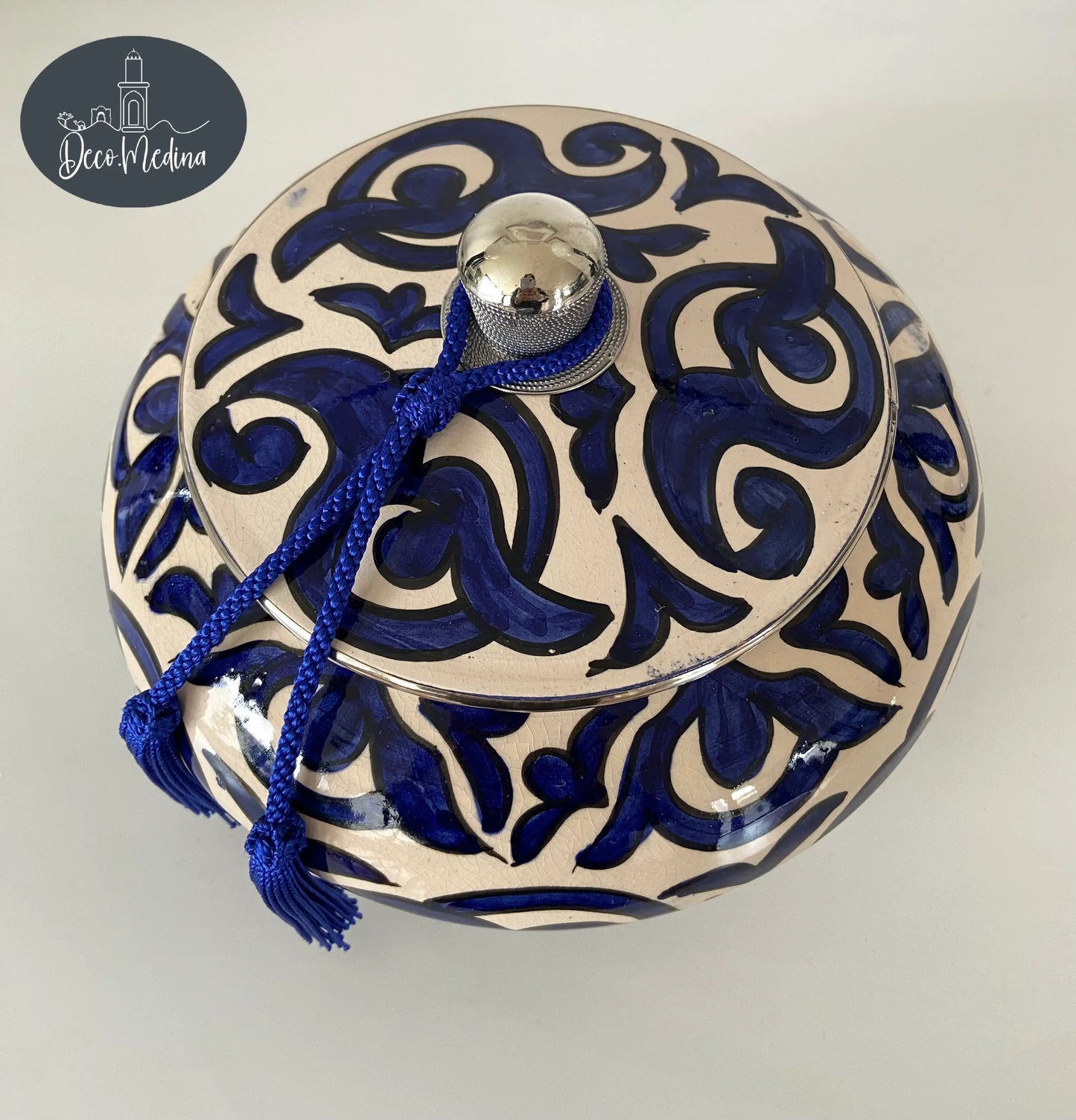 Poterie artisanale décorative bleue